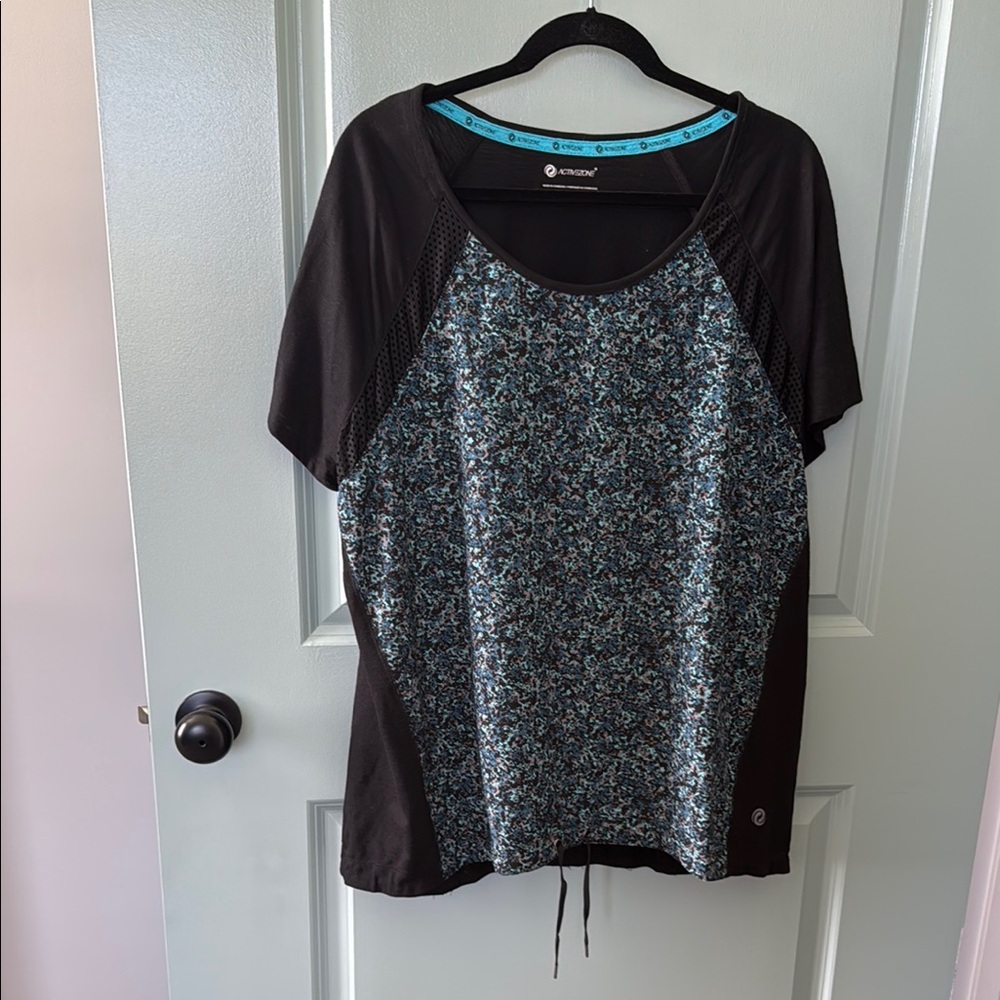Women's athletic top